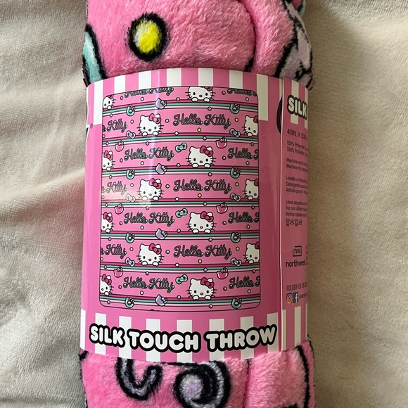 2/$20 ✨NWT Hello Kitty Blanket Throw Pink Music Notes - Picture 5 of 5